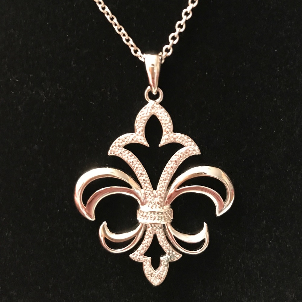 Fleur-de-Lis sterling silver pendant and chain